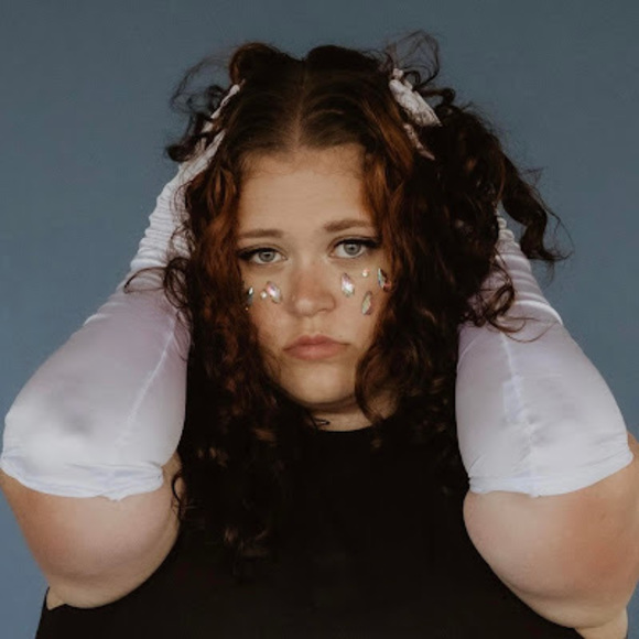 Profile Picture of Lucinda Hodges (@tubulartapper) on Poshmark