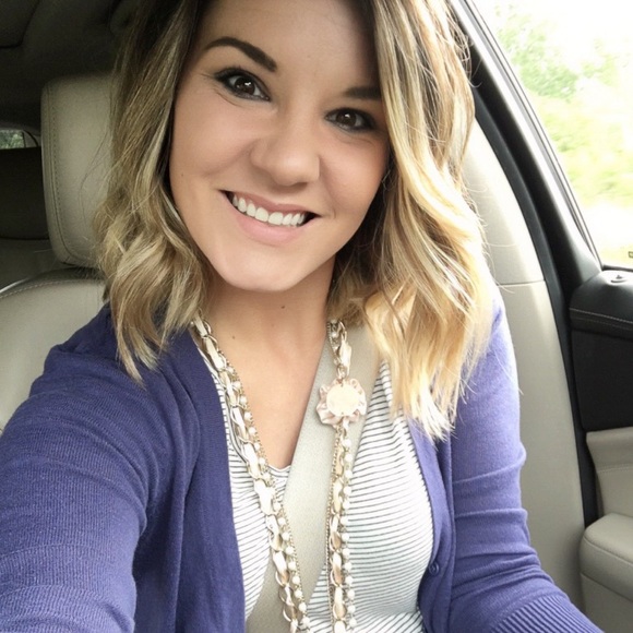 Profile Picture of Amanda Grant (@az1704) on Poshmark