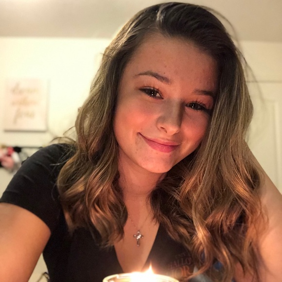 Profile Picture of Sarah Popp (@sarahrpopp) on Poshmark