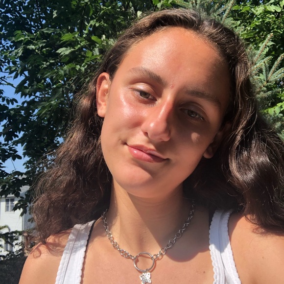 Profile Picture of Leah Skierczynski (@leahski13) on Poshmark