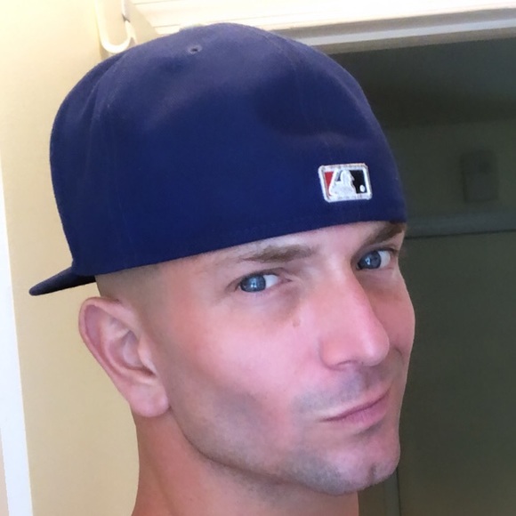 Profile Picture of Neil Ross (@neilross) on Poshmark