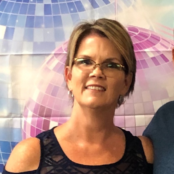 Profile Picture of Cindy Dominguez (@mimidom2011) on Poshmark