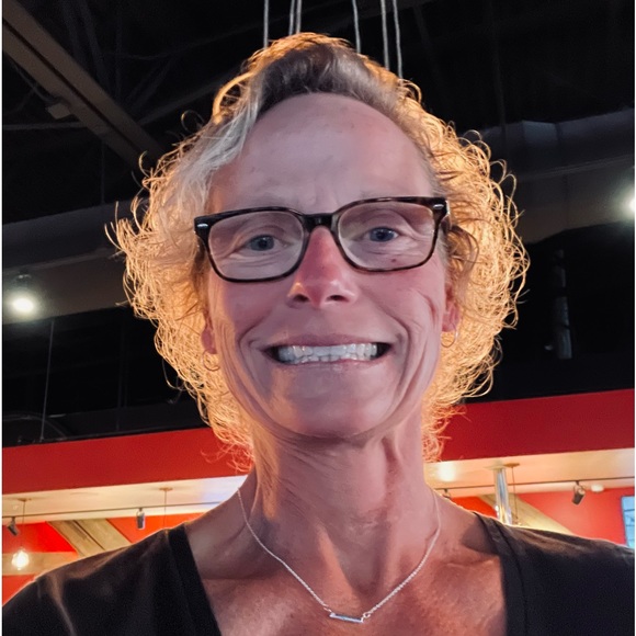 Profile Picture of Jennifer Donkle (@jenniferdonkle) on Poshmark