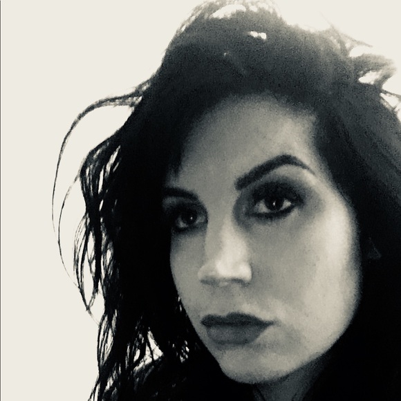 Profile Picture of Miranda Yates (@mort1) on Poshmark