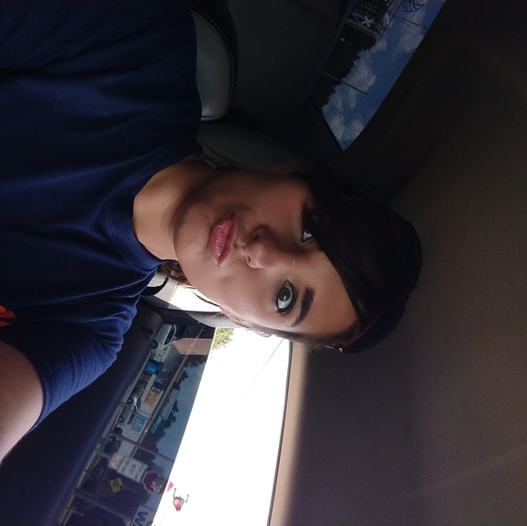 Robyn Howell - Poshmark Profile Picture of Robyn Howell (@robynhowell89) on Poshmark