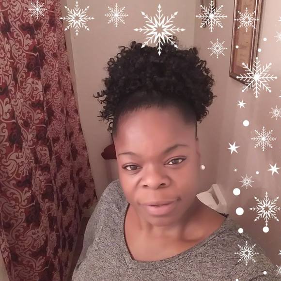 Profile Picture of Cori Thomas (@corijuly) on Poshmark