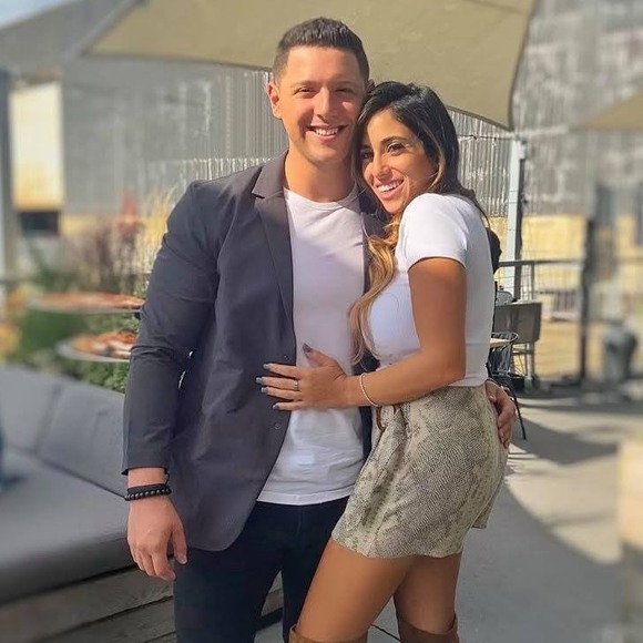 Profile Picture of Alex Levy (@al459429) on Poshmark