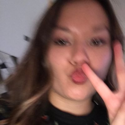 Profile Picture of MoFlo (@molly__flores) on Twitter