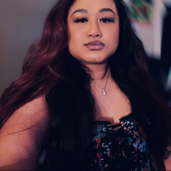 Profile Picture of Dalin Sim (@dalinsim) on Poshmark