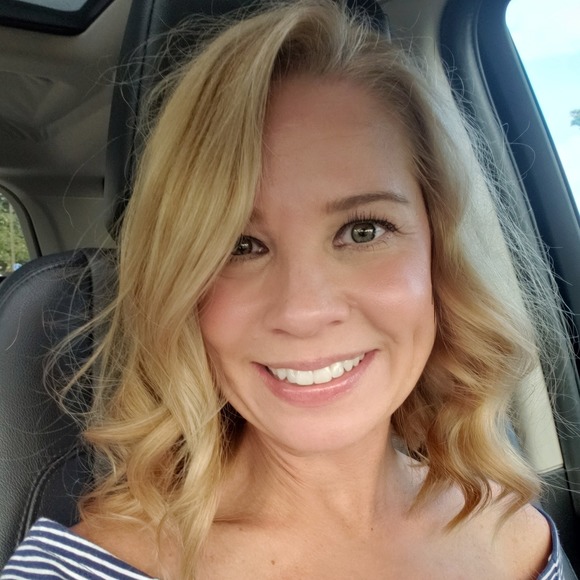 Profile Picture of Loren Ball (@loren_ball) on Poshmark