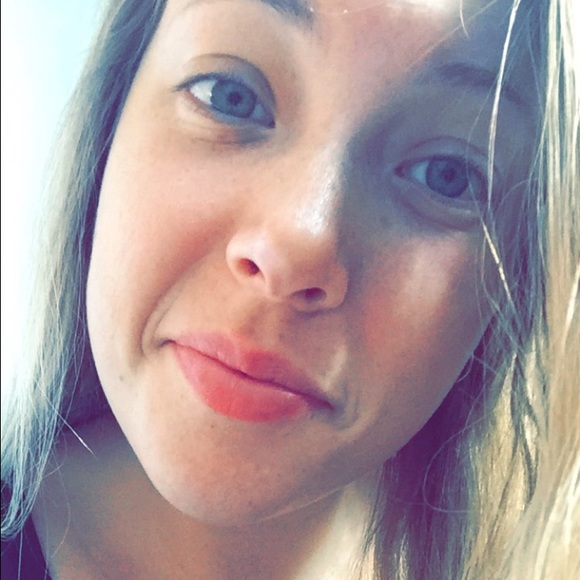 Profile Picture of Megan Amidon (@megadon24) on Poshmark