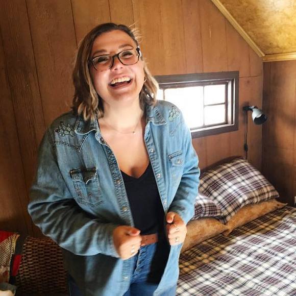 Profile Picture of Ashleigh Mierau (@aemierau) on Poshmark