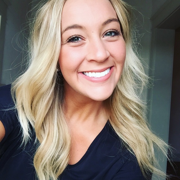 Profile Picture of Keirstin Eickhoff (@keirstineic) on Poshmark