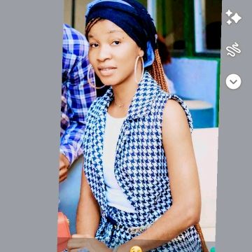 Profile Picture of grâce moyée  ❤💋 (@roxane.yao60) on Tiktok