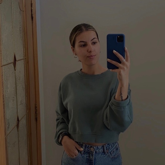 Profile Picture of Alexandra Vorvis (@alexandravorvis) on Poshmark