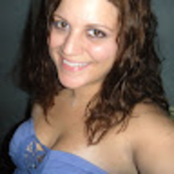 Profile Picture of Lisa Briskey (@lisa_briskey) on Poshmark