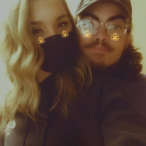 Profile Picture of Bailey Littlejohn (@bizmendoza) on Poshmark