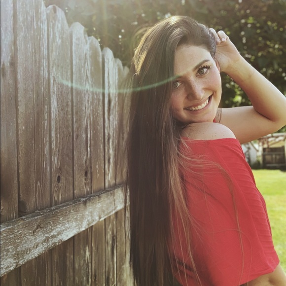Profile Picture of Katelyn Neibauer (@katelynneibauer) on Poshmark