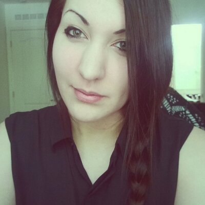 Profile Picture of Miranda Behrendt (@MimiCorinBear) on Twitter
