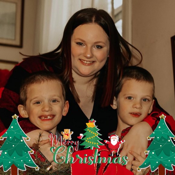 Profile Picture of Emily Manaugh (@emilymanaugh) on Poshmark