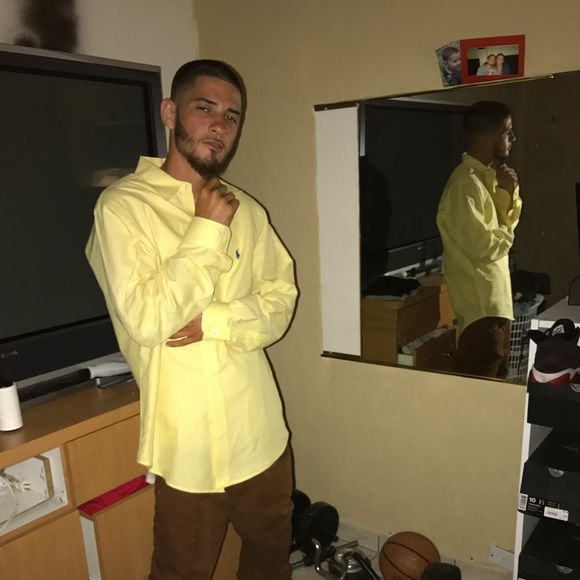 Profile Picture of Julian Escobar (@ju954) on Poshmark