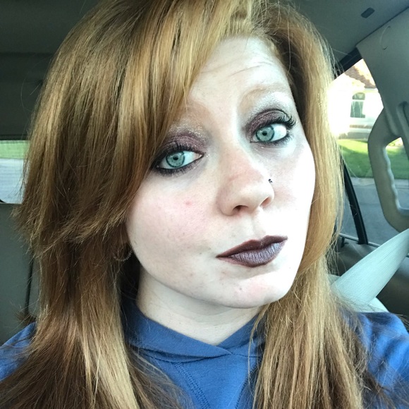 Profile Picture of Renee Kinyon (@reneeisbatman) on Poshmark