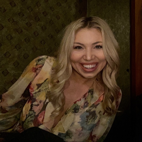 Haley Frix - Poshmark Profile Picture of Haley Frix (@haleyfrix) on Poshmark