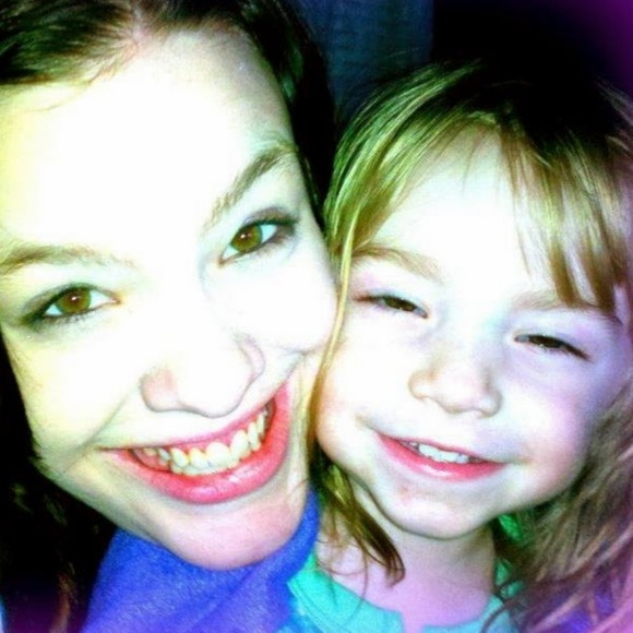 Ashlee Fletcher - Poshmark Profile Picture of Ashlee Fletcher (@amf2915) on Poshmark