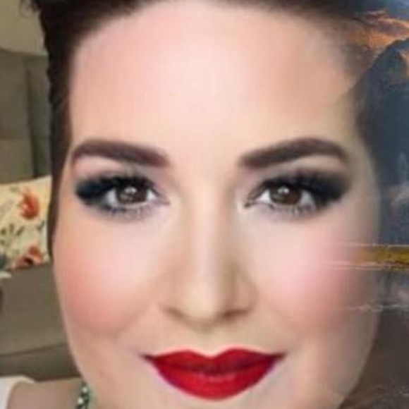 Profile Picture of Kimberly Irizarry (@kimberlyizzy) on Poshmark