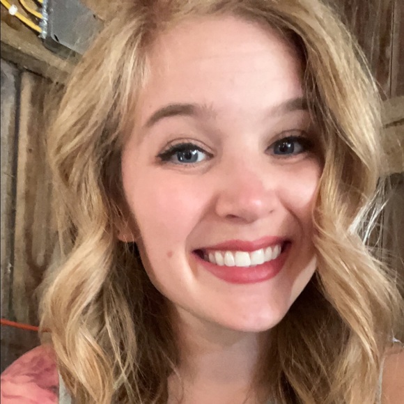 Profile Picture of Heather Felgner (@hfelly) on Poshmark