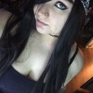 Profile Picture of Zoey Quinn (@runningwithscissors.exe) on Myspace