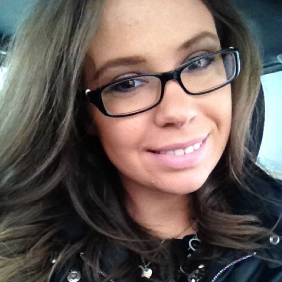 Profile Picture of Jennifer Haskell (@_jenscloset) on Poshmark