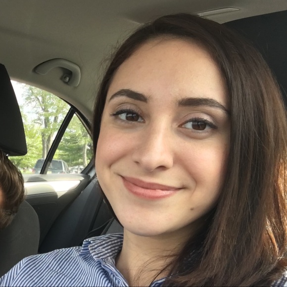 Profile Picture of Asma Al (@ashmers) on Poshmark