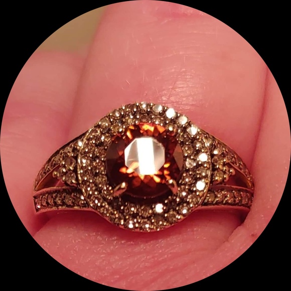 Profile Picture of Diane Deschanel (@dd_poshqueen) on Poshmark