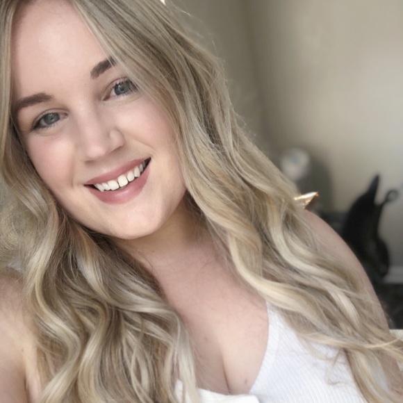 Profile Picture of Haley Sheldon (@haleysheldon) on Poshmark