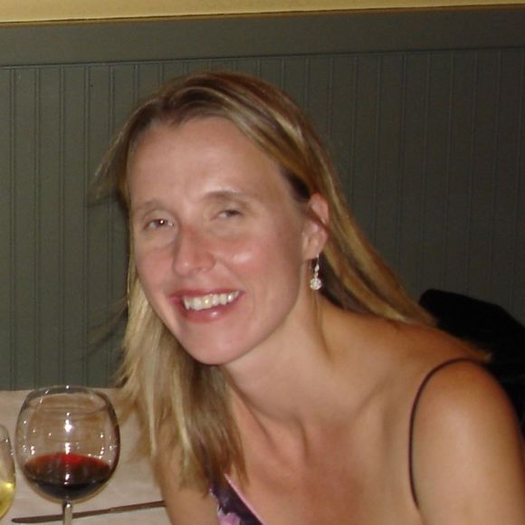 Profile Picture of Sarah Zacharias (@designer2014) on Poshmark