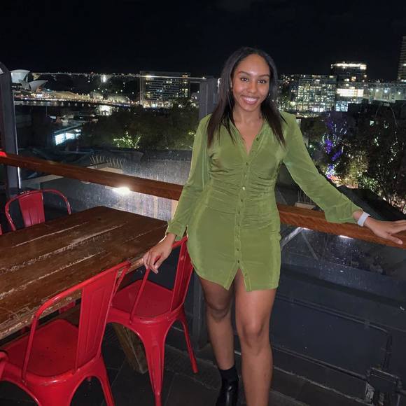 Claudia Kovalskis - Poshmark Profile Picture of Claudia Kovalskis (@ckovalskis) on Poshmark