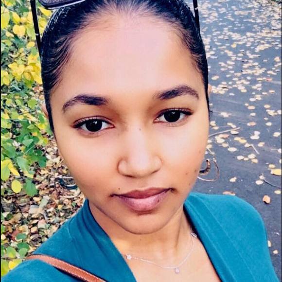 Profile Picture of Paula Monteiro (@pauladepina91) on Poshmark