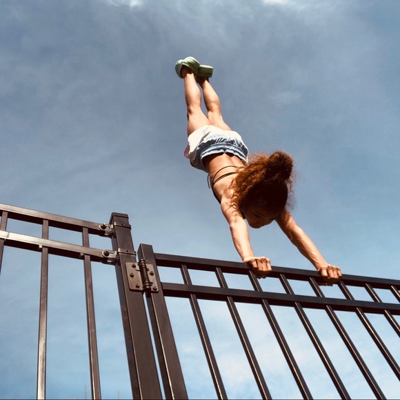 Profile Picture of Maya Woods (@mayawoods691) on Poshmark