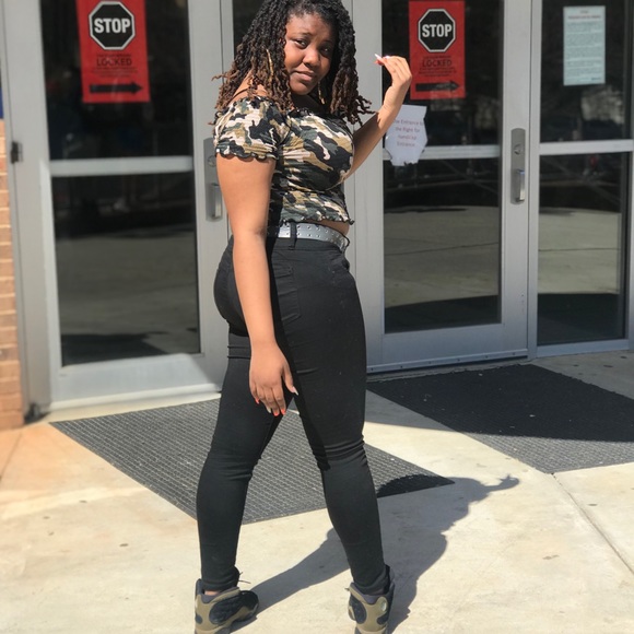 Profile Picture of Amiyah Clark (@amiyah_485) on Poshmark