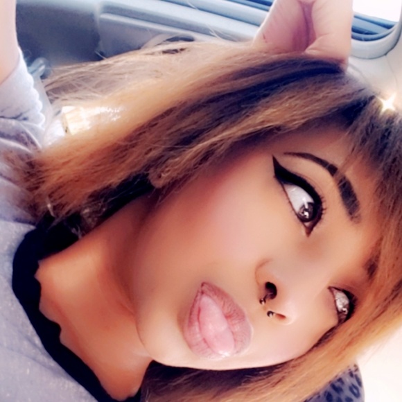 Profile Picture of Jessica Tiggs (@luna_essence) on Poshmark