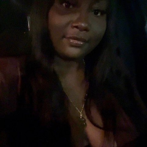 Profile Picture of Briana Applin (@brianaapplin) on Poshmark