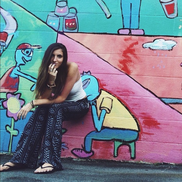 Nicole Mchone - Poshmark Profile Picture of Nicole Mchone (@coleenikk) on Poshmark