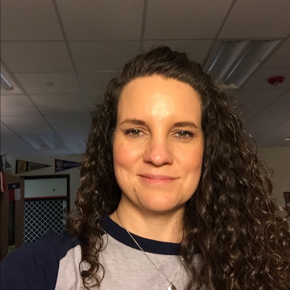 Profile Picture of Stacie Entzminger (@sentzminger) on Poshmark