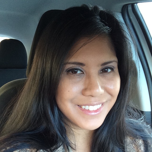 Profile Picture of Dorothie Filoteo (@dottie1726) on Poshmark