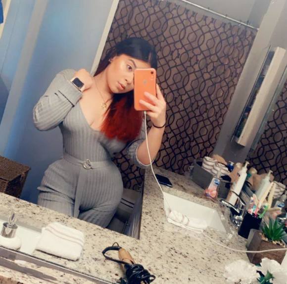 Profile Picture of Leslie Dandrade (@beauty_15_09) on Poshmark