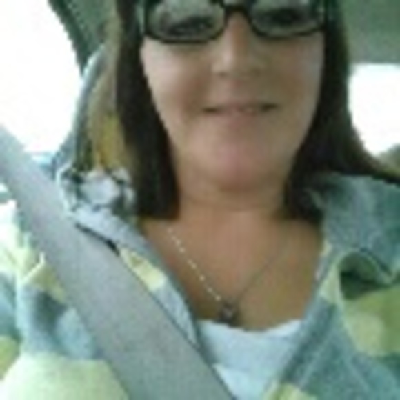 Profile Picture of Tracy Felkins (@tracyfelkins) on Poshmark