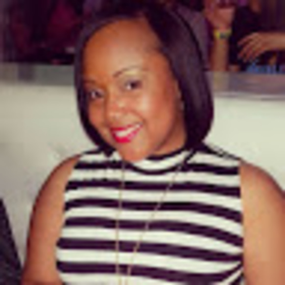 Profile Picture of Ayana Apparicio (@ayanaapparicio) on Poshmark