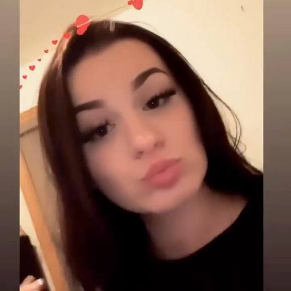 Profile Picture of Miarose Mixan (@miarosemixan) on Poshmark