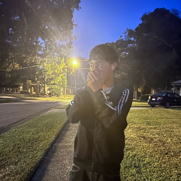 Profile Picture of Carlos Perdomo (@carlosperdom887) on Poshmark